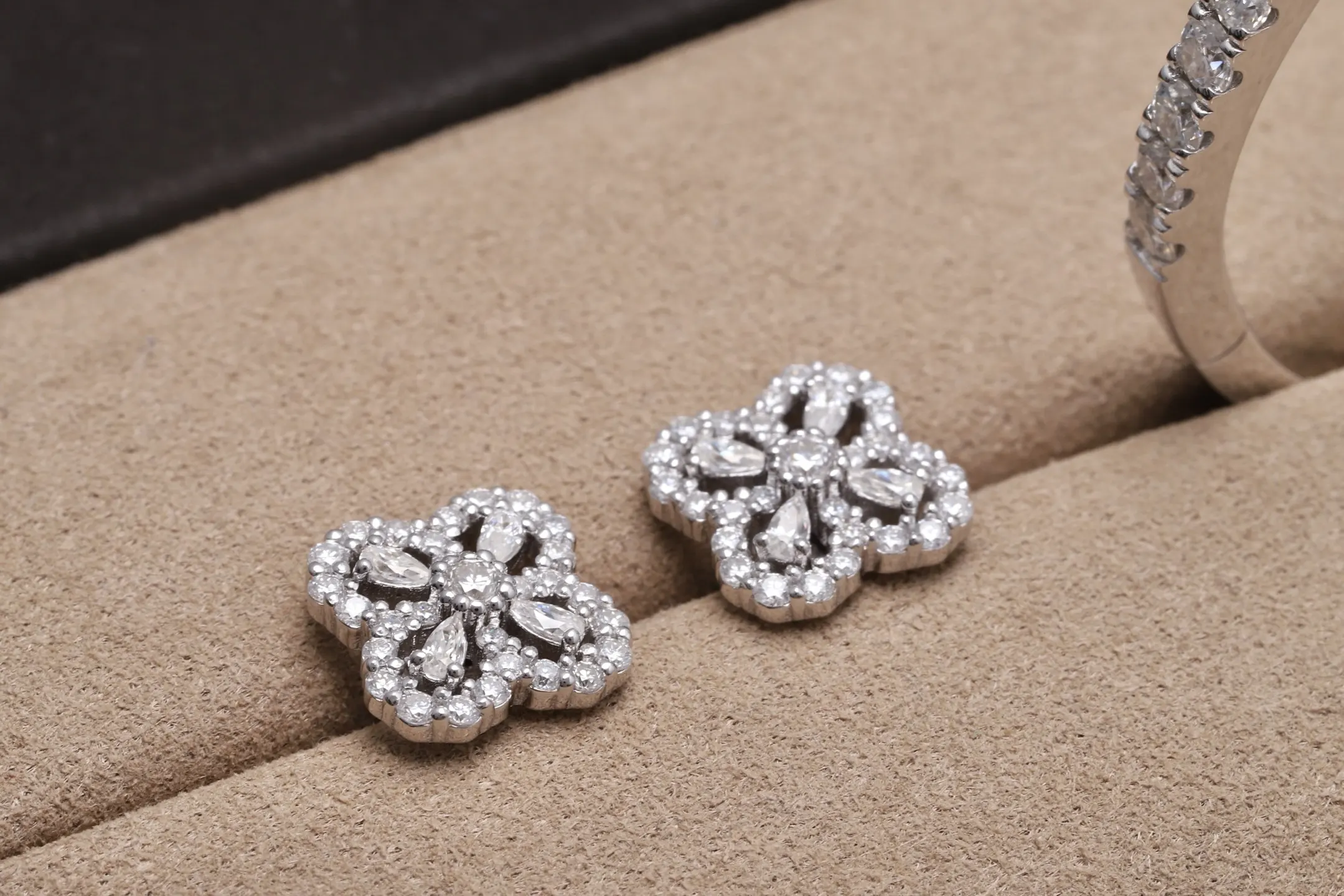 Clover Moissanite Stud Earrings (Sterling Silver) D35516718 — view 3