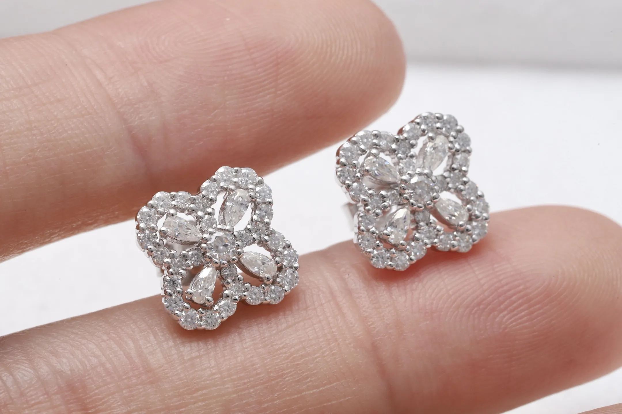 Clover Moissanite Stud Earrings (Sterling Silver) D35516718 — view 5