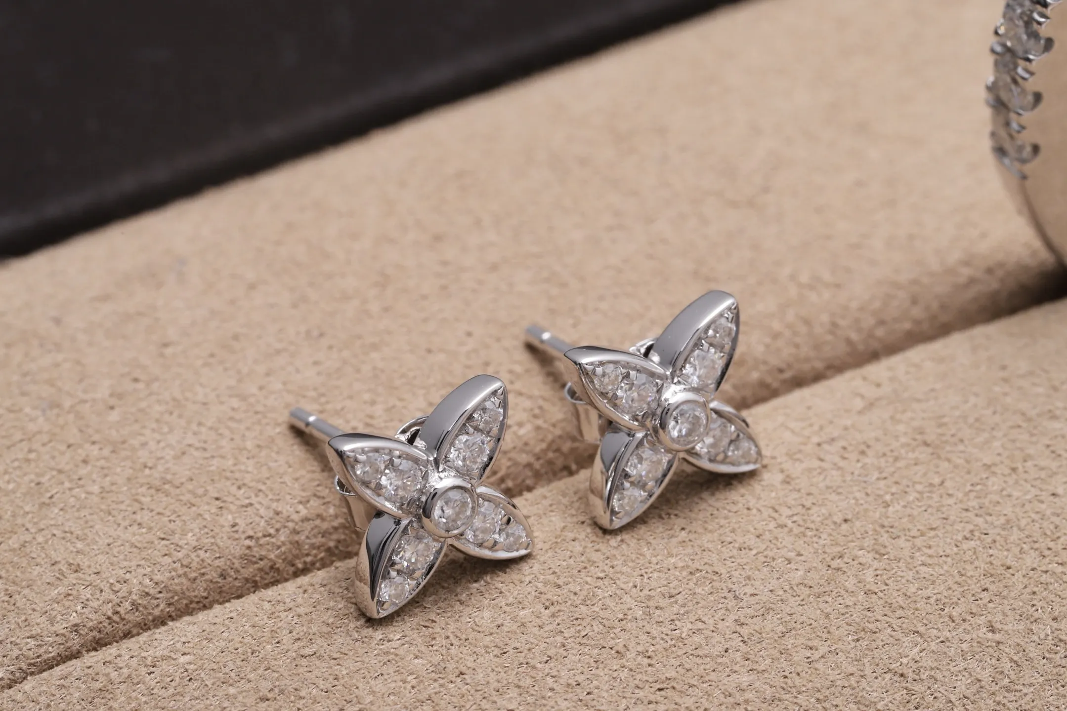 Moissanite Floral Stud Earrings (Sterling Silver) D20016699 — view 3