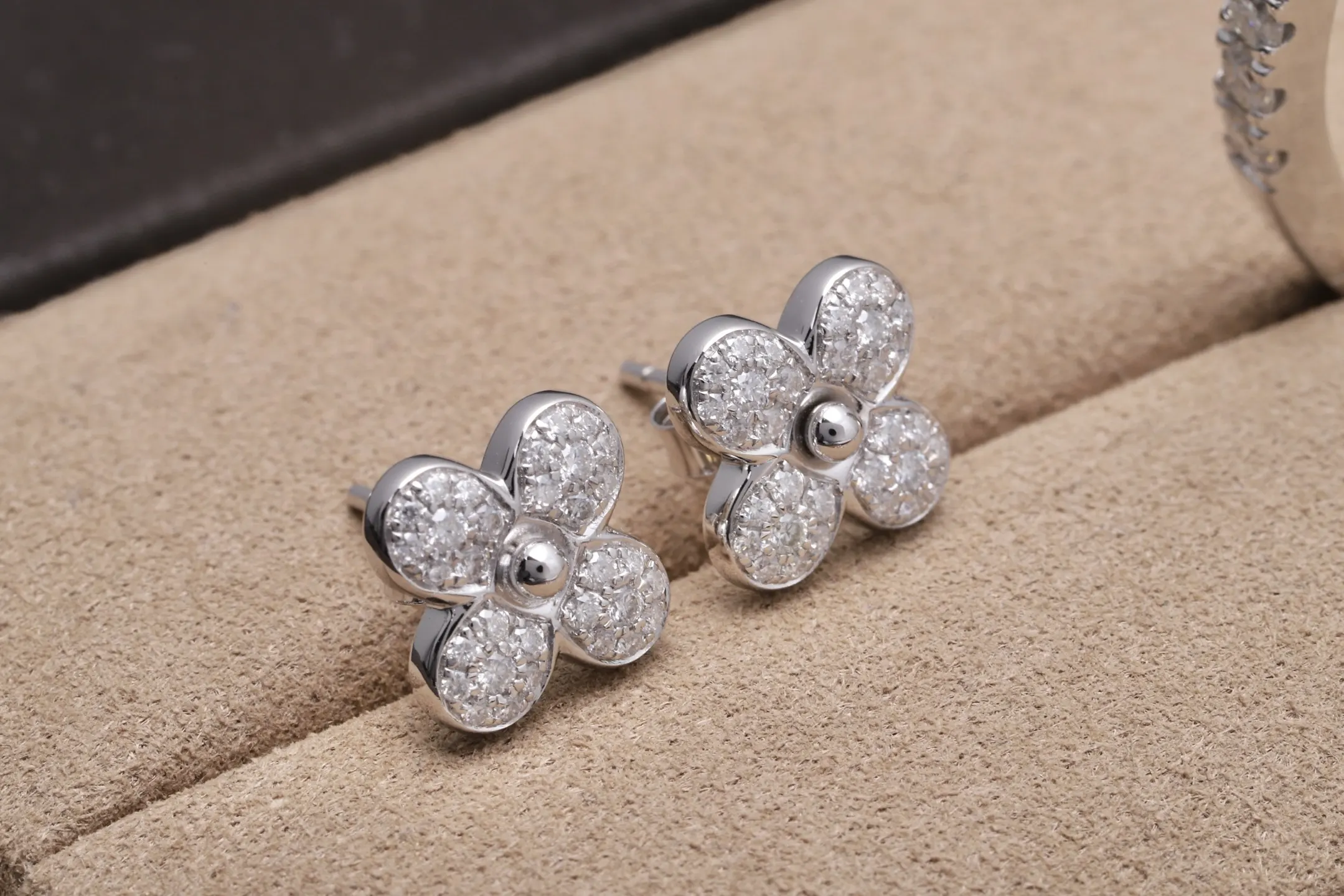 Moissanite Pavé Four-Leaf Clover Stud Earrings D22516692 — view 3