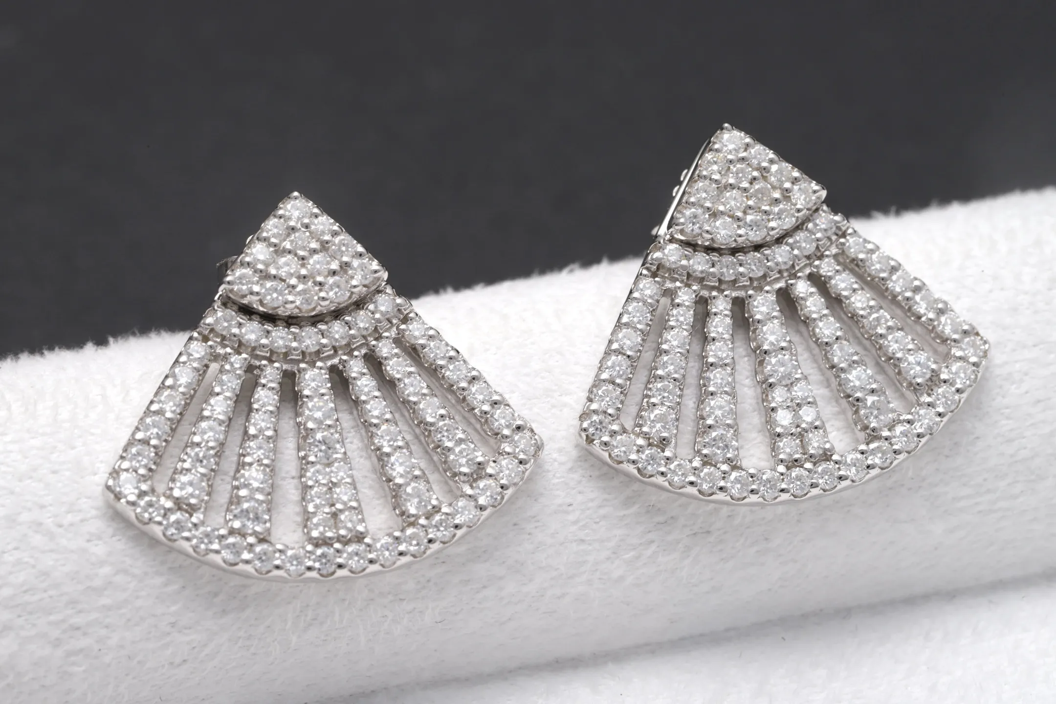 Fan-Shaped Moissanite Stud Earrings (Sterling Silver) D52016590 — view 4