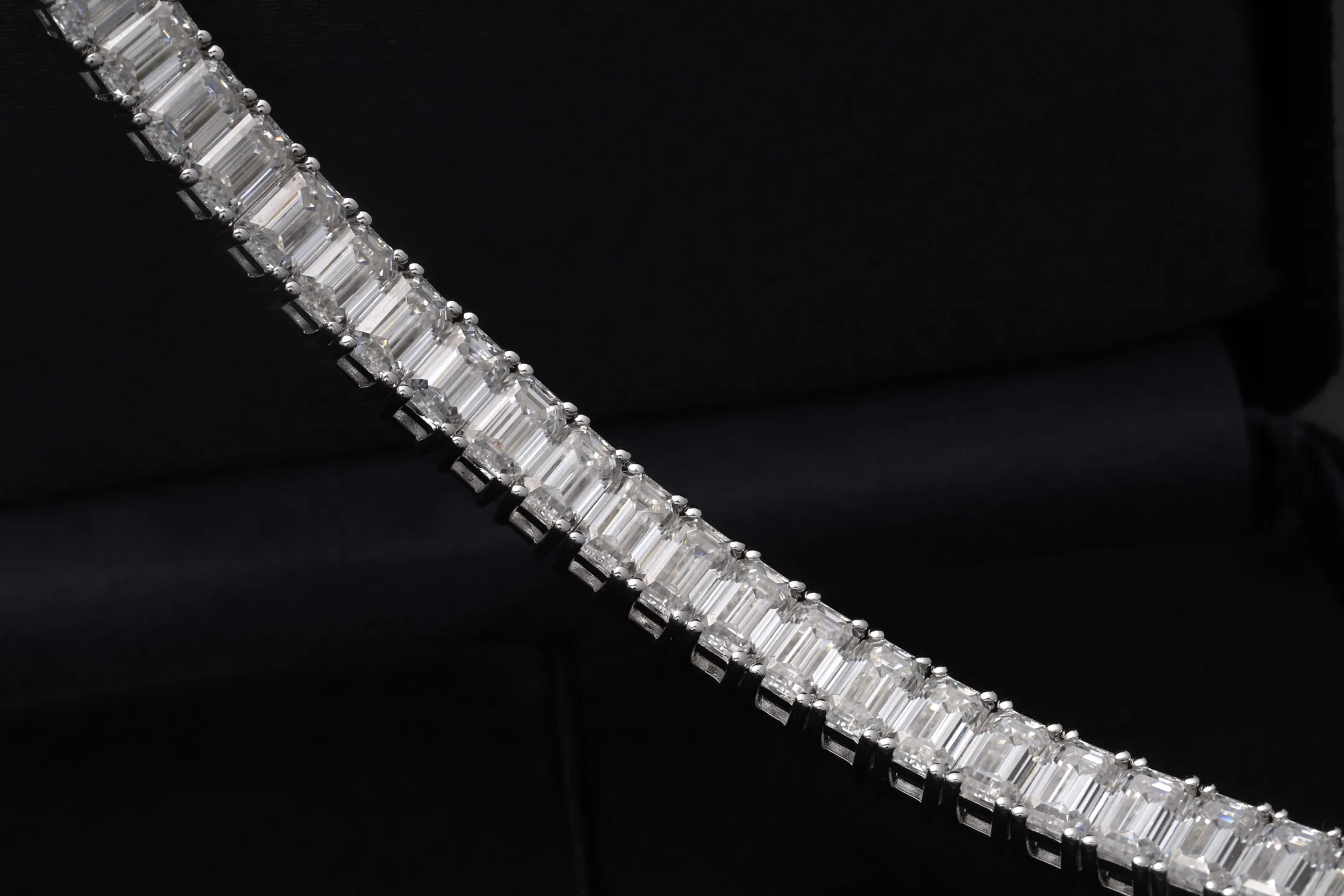 Emerald-Cut Moissanite Tennis Bracelet (Sterling Silver) D228016611 — view 3