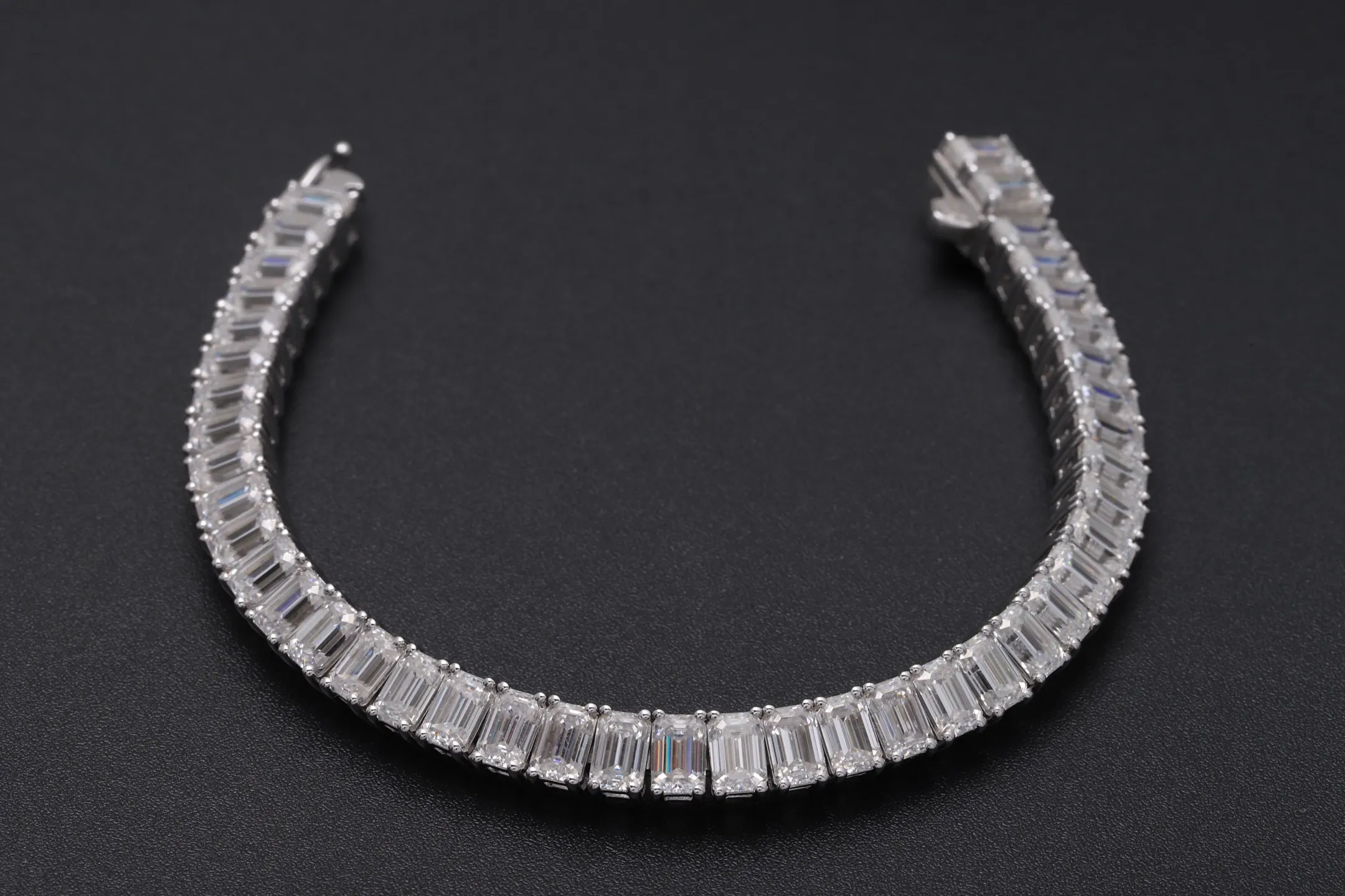 Emerald-Cut Moissanite Tennis Bracelet (Sterling Silver) D228016611 — view 4