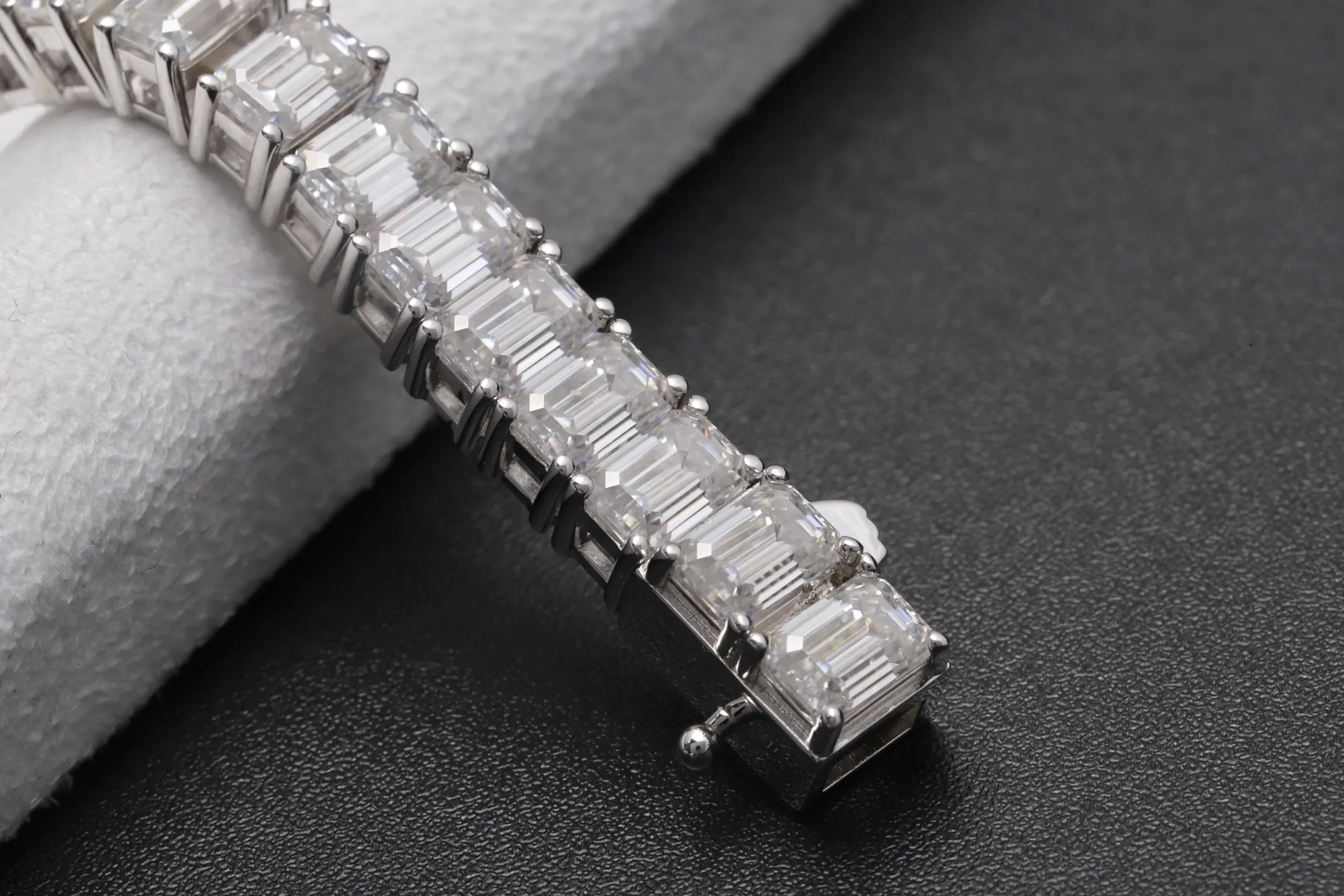 Emerald-Cut Moissanite Tennis Bracelet (Sterling Silver) D228016611 — view 5