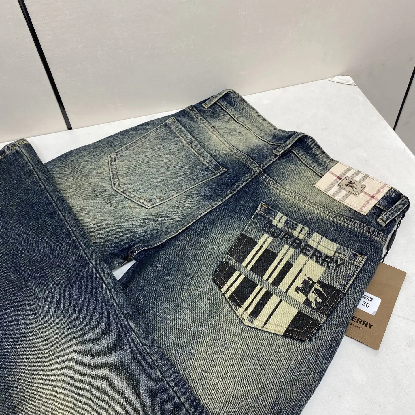Slim-Fit Straight-Leg Sand-Washed Jeans D17522589 — view 2