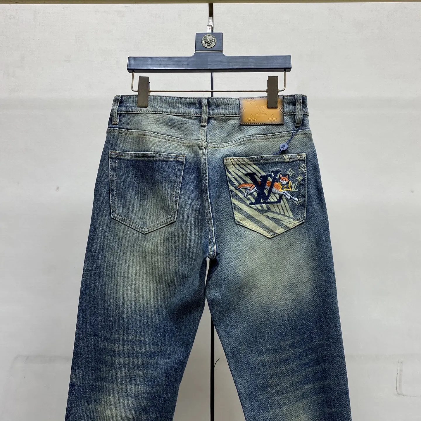 Slim-Fit Washed Denim Jeans with Fox Embroidery D17522599 — view 5