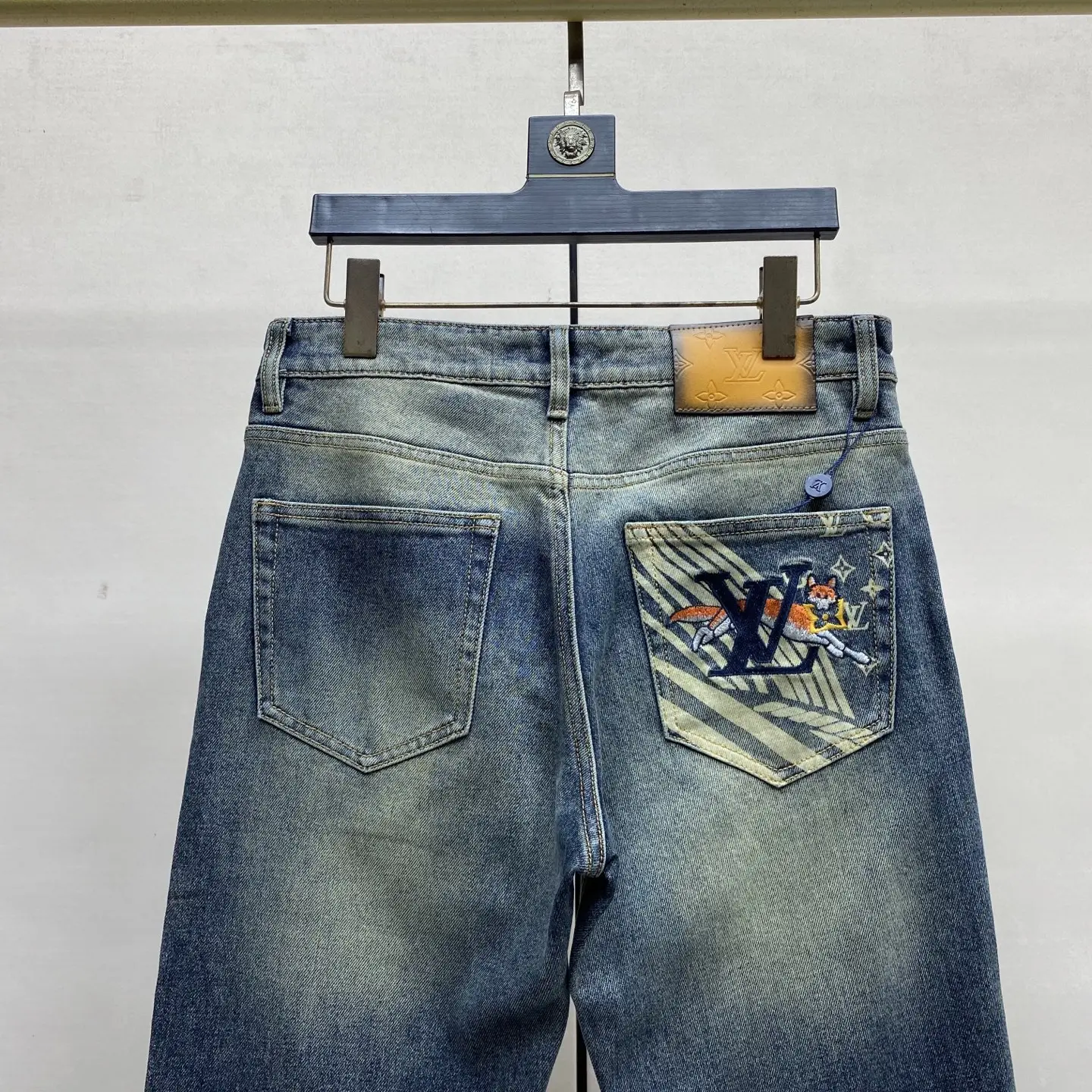 Slim-Fit Washed Denim Jeans with Fox Embroidery D17522599 — view 6