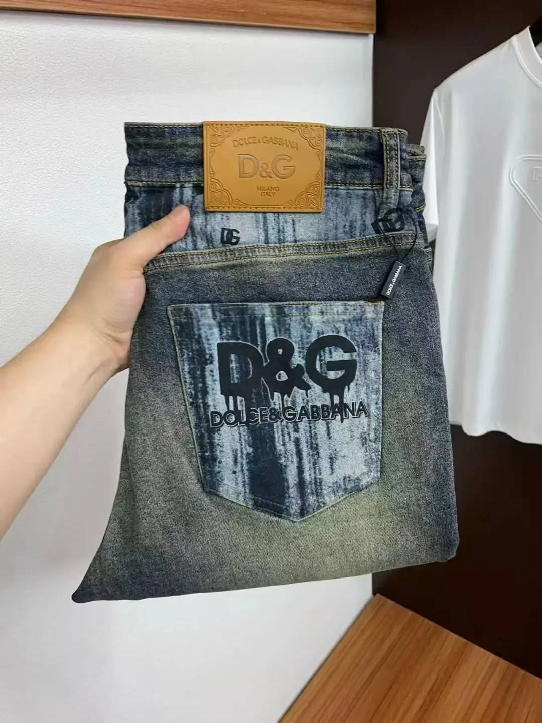 Logo-Patch Slim-Fit Straight-Leg Jeans D18022596