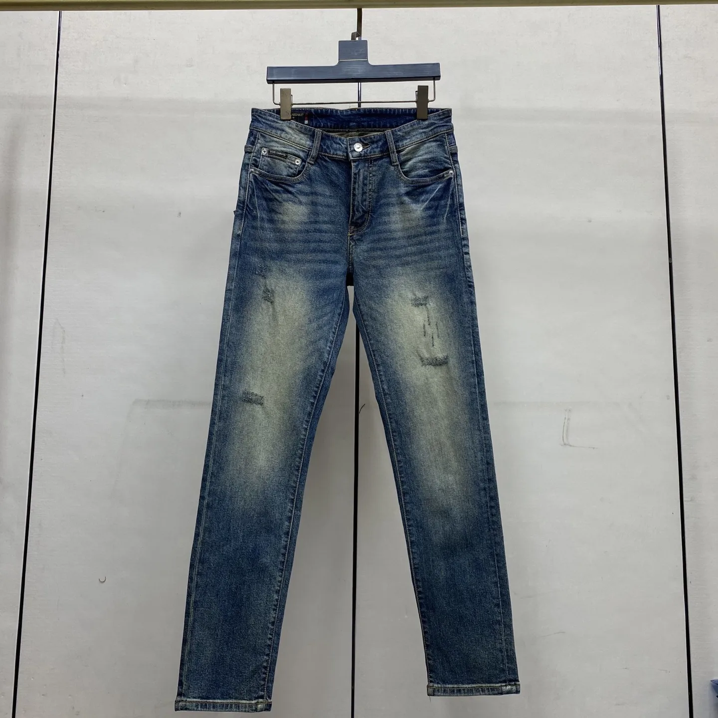 Logo-Patch Slim-Fit Straight-Leg Jeans D18022596 — view 4