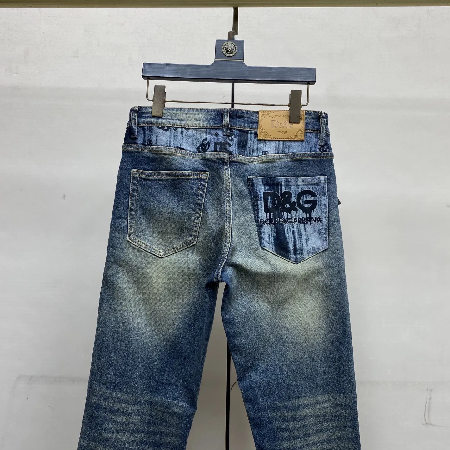 Logo-Patch Slim-Fit Straight-Leg Jeans D18022596 — view 5