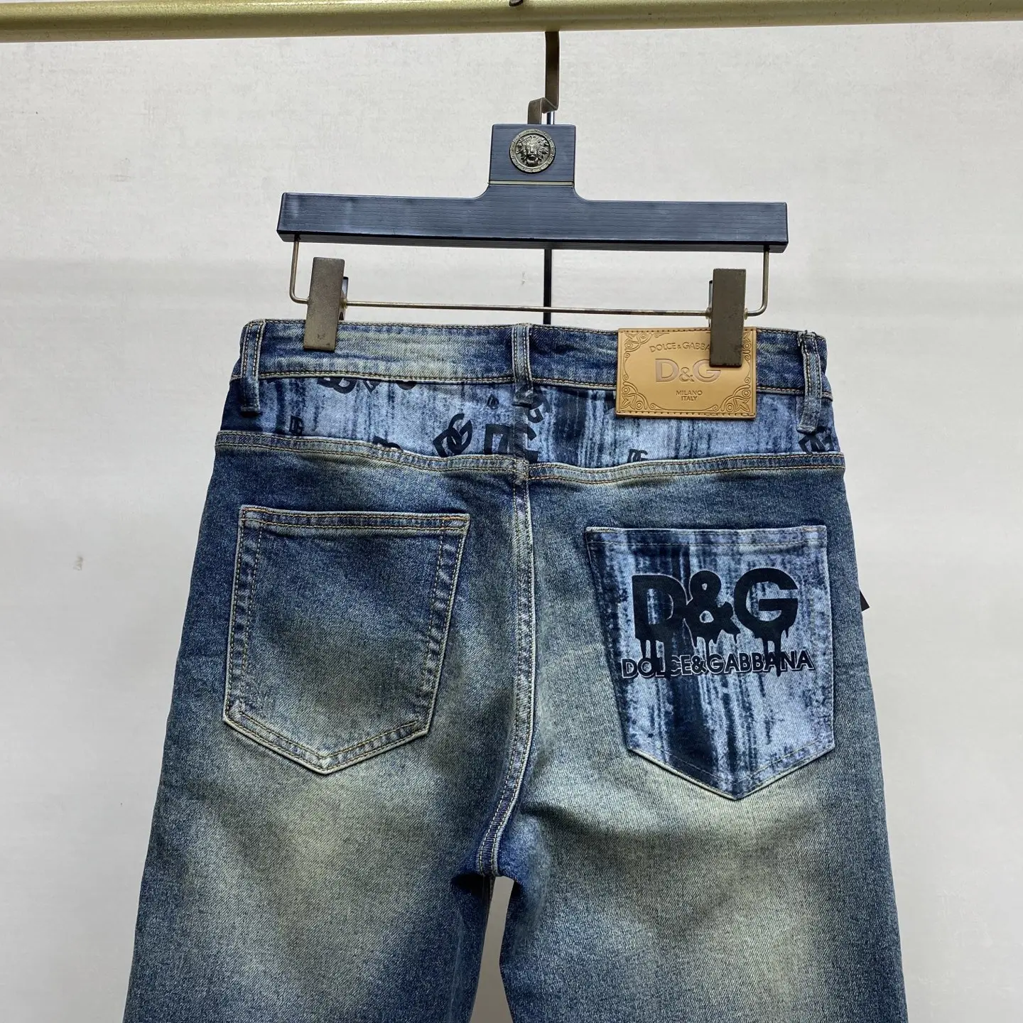 Logo-Patch Slim-Fit Straight-Leg Jeans D18022596 — view 6
