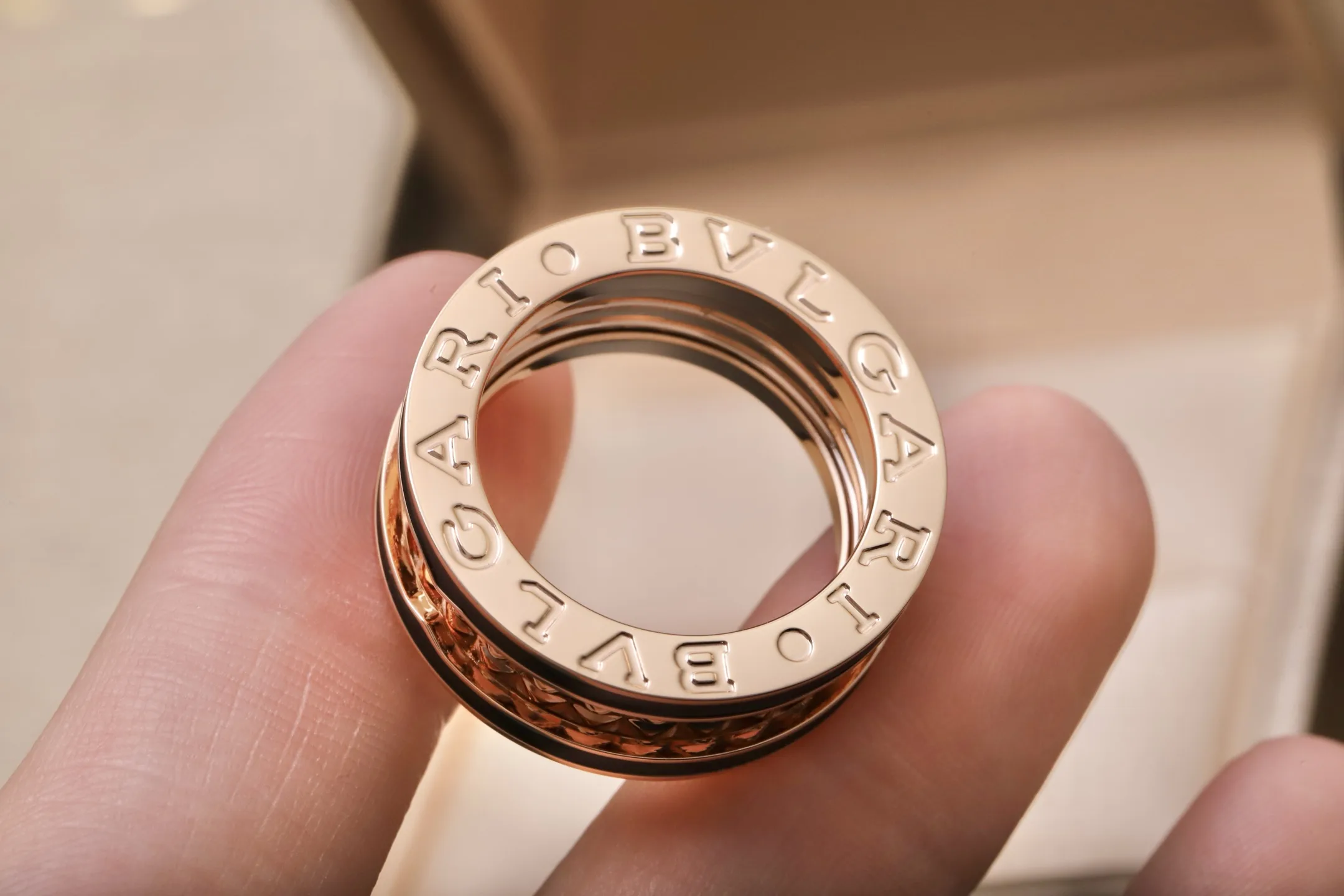 B.zero1 Rock 18K Rose Gold and Black Ceramic Ring D18517702 — view 7