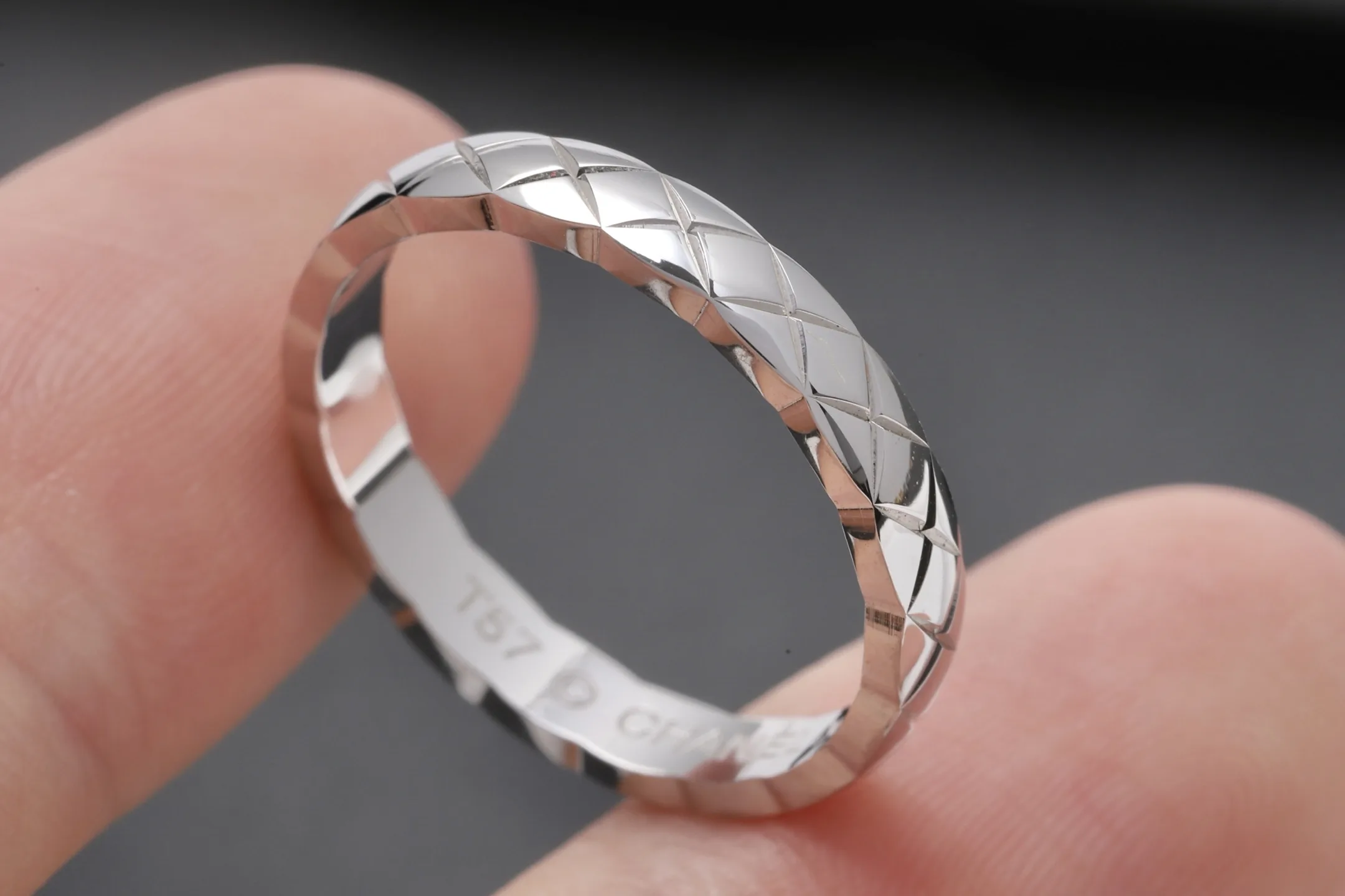 Coco Crush Quilted Narrow Ring (Sterling Silver) D22516565 — view 4