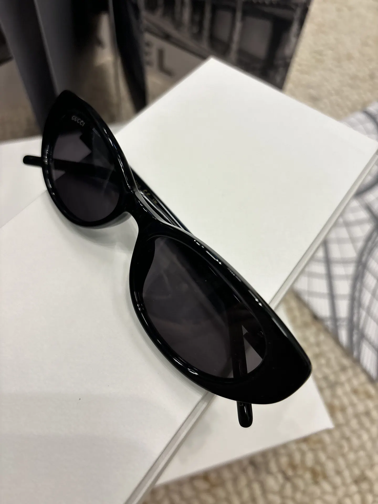 Cat-Eye Sunglasses with Diamond Temples D20018524 — view 2