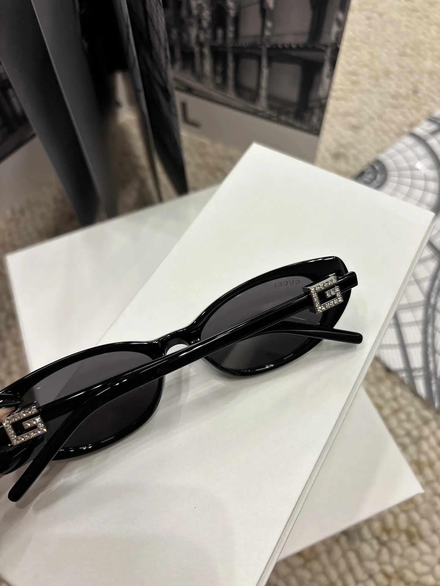 Cat-Eye Sunglasses with Diamond Temples D20018524 — view 4