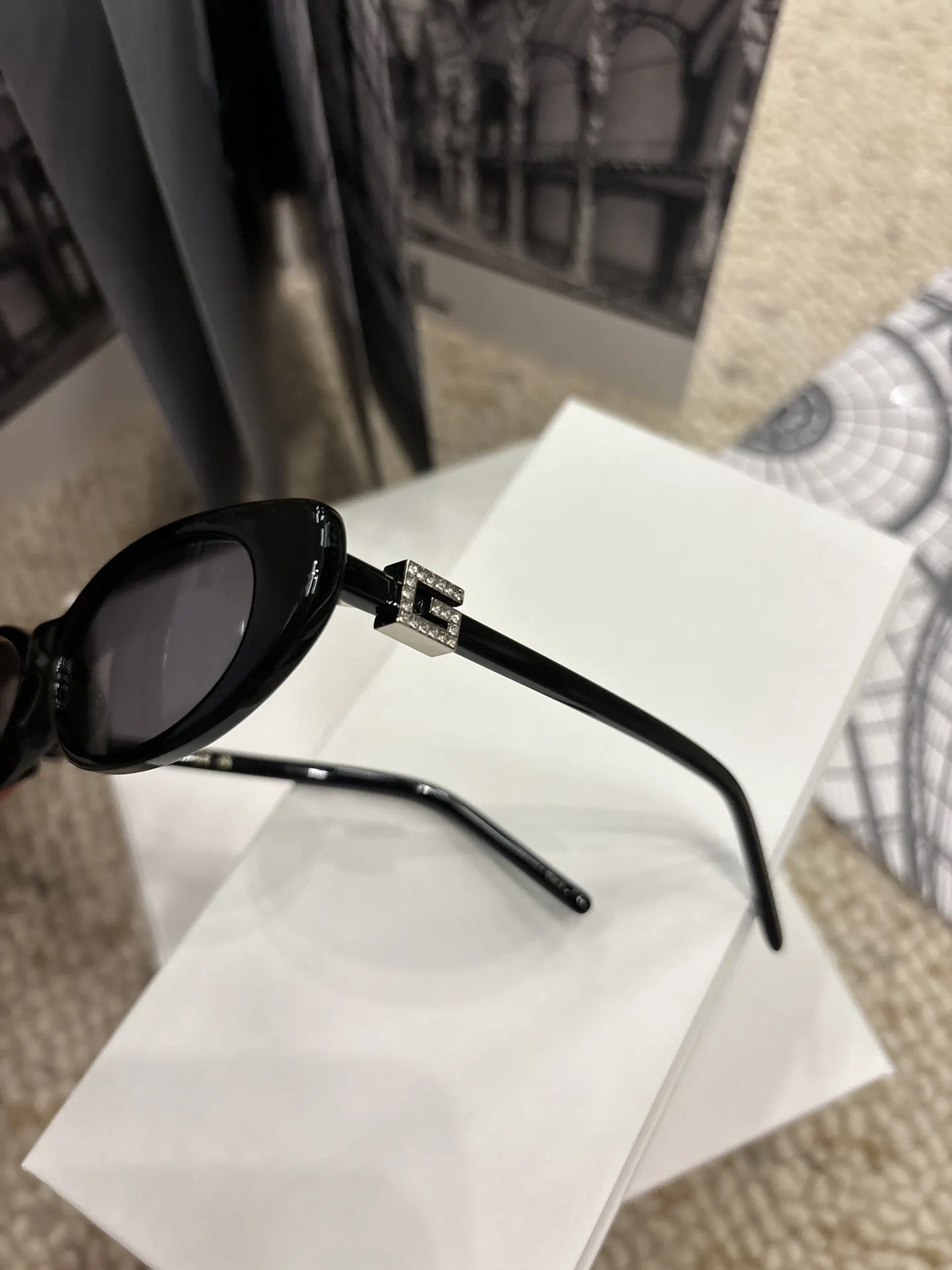 Cat-Eye Sunglasses with Diamond Temples D20018524 — view 6