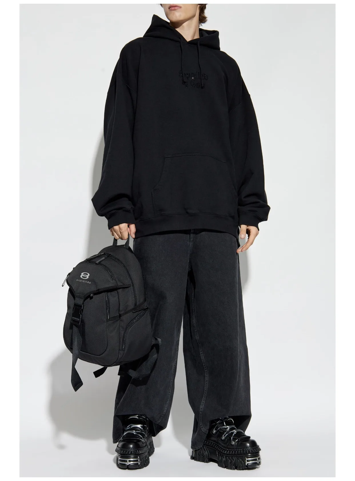 VETEMENTS Logo Embellished Oversized Hoodie D21812766 — view 2