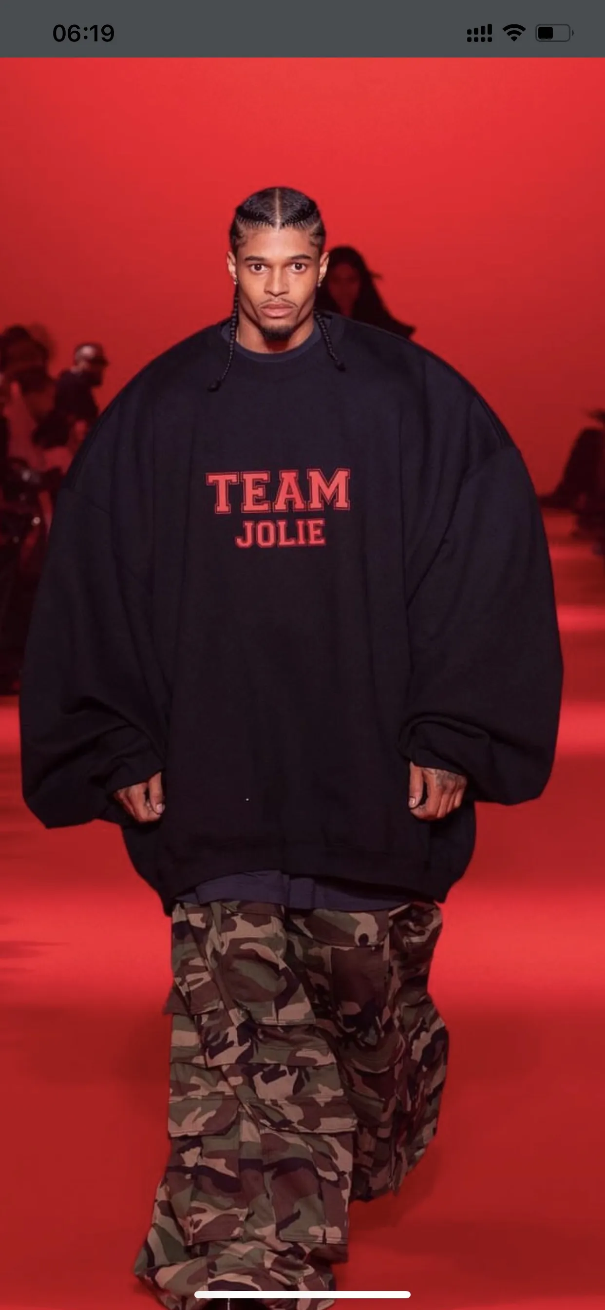 VETEMENTS Team Jolie Oversized Crew-Neck Sweatshirt D26012751