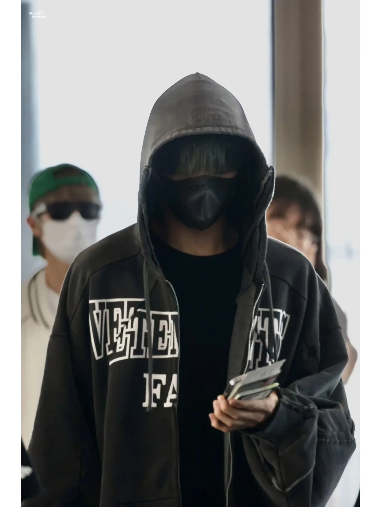 Logo-Print Panelled Washed Cotton Zip-Up Hoodie D37012747 — view 8