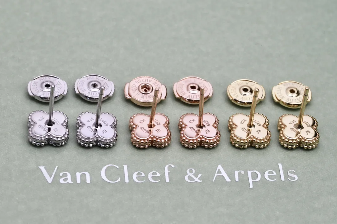 Sweet Alhambra Onyx Stud Earrings (Sterling Silver) D17516938 — view 6