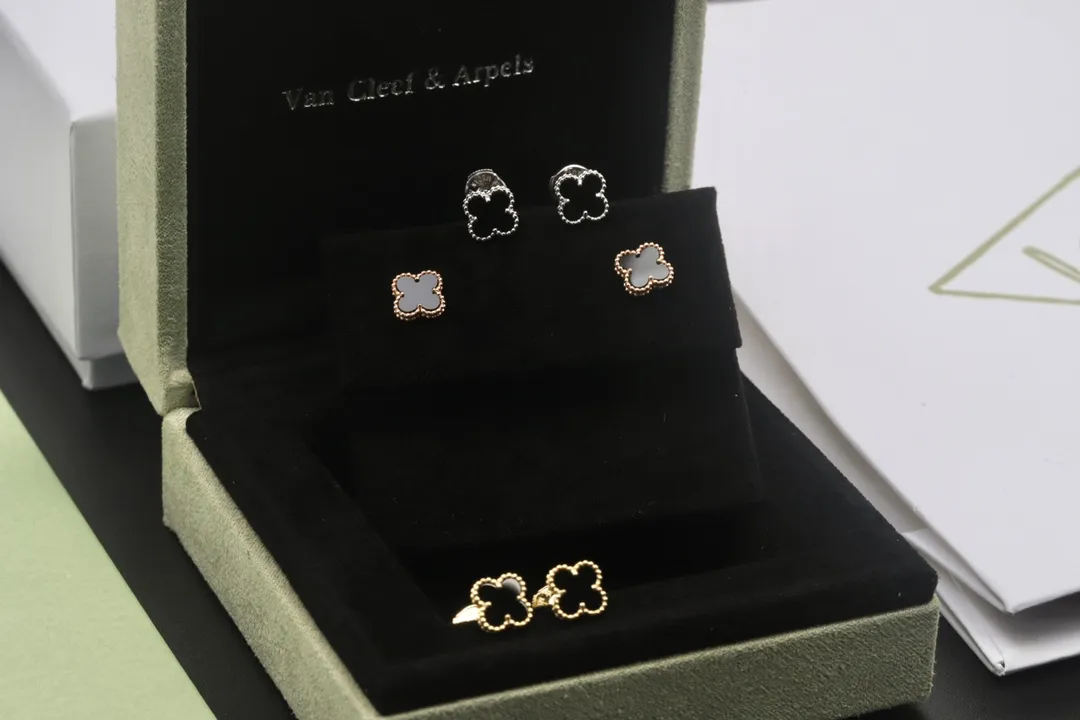 Sweet Alhambra Onyx Stud Earrings (Sterling Silver) D17516938 — view 7