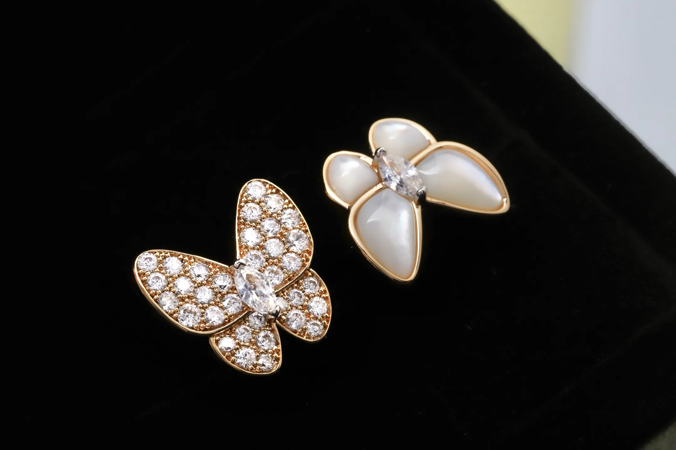 Two Butterfly Between-the-Finger Ring D15517704 — view 5