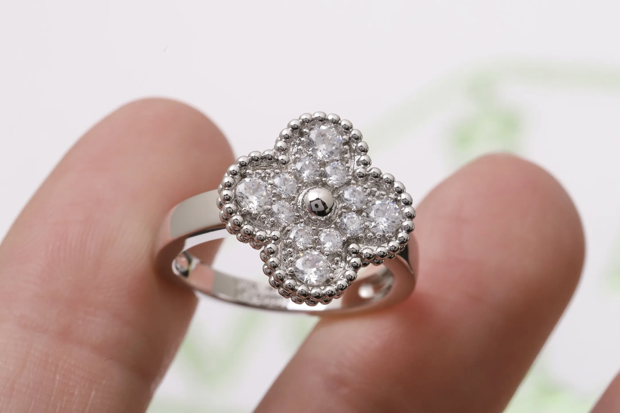 Vintage Alhambra Diamond-Set Clover Ring D15517703 — view 7