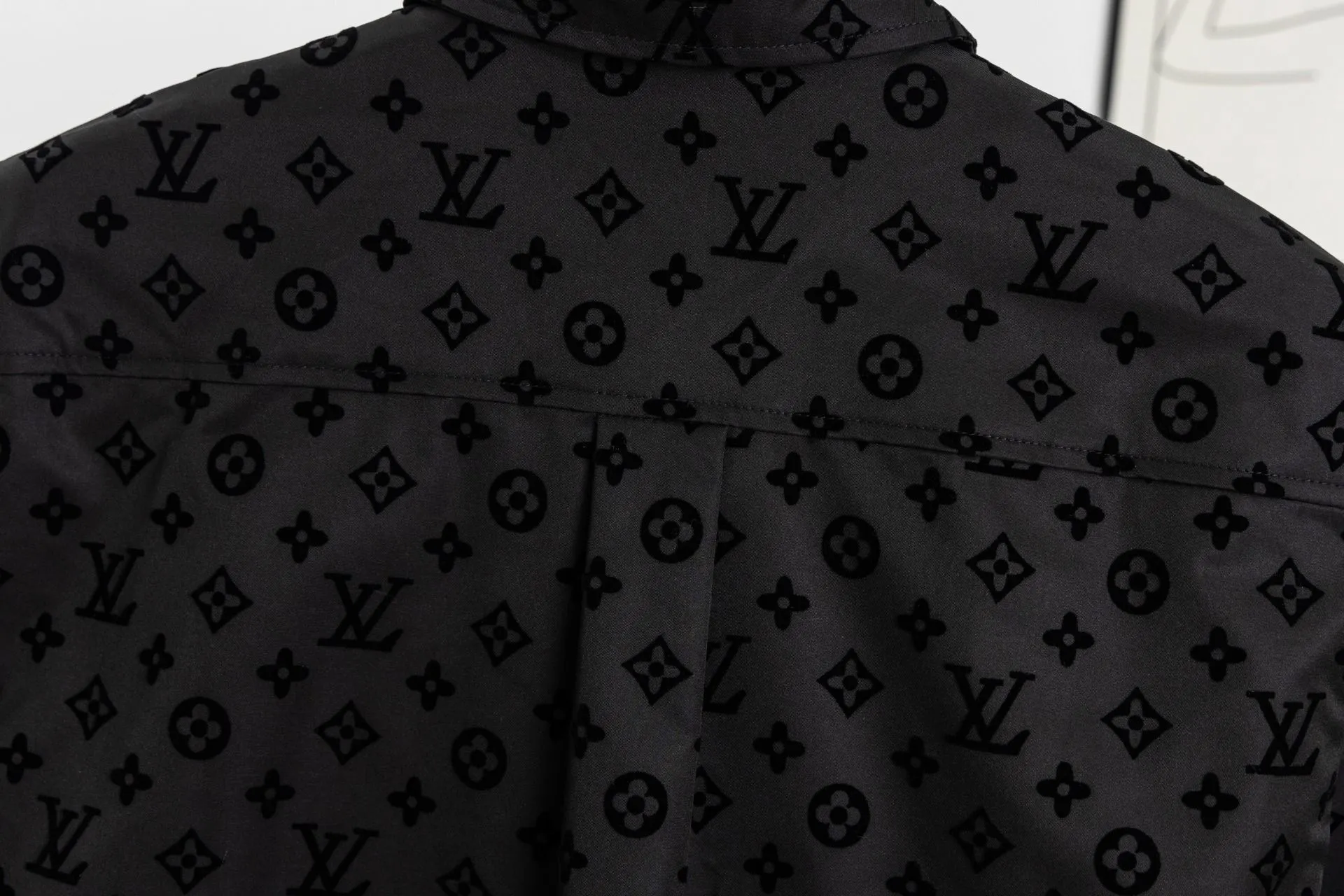Monogram Flocked Jacquard Long-Sleeve Shirt D15520251 — view 5