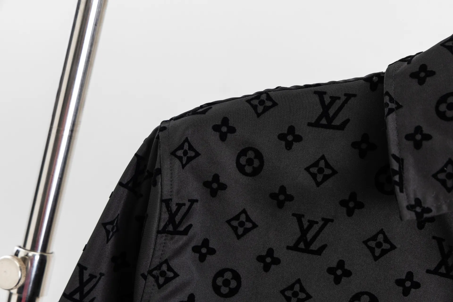 Monogram Flocked Jacquard Long-Sleeve Shirt D15520251 — view 8