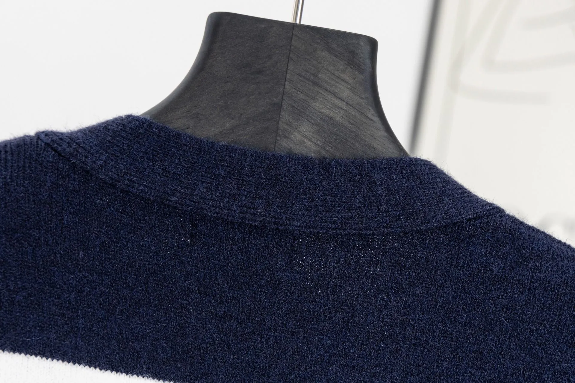 Striped V-Neck Knit Cardigan D18020235 — view 4