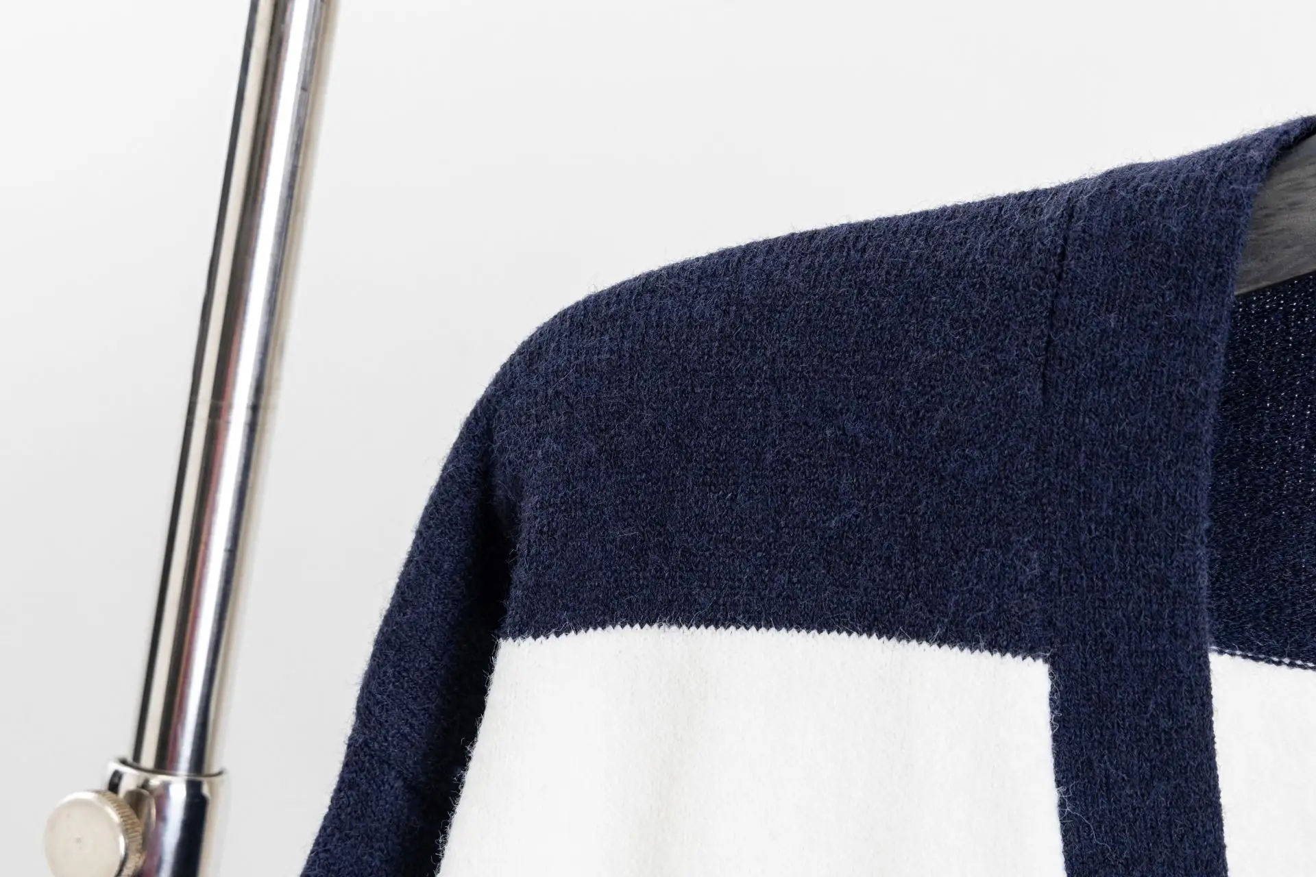 Striped V-Neck Knit Cardigan D18020235 — view 5