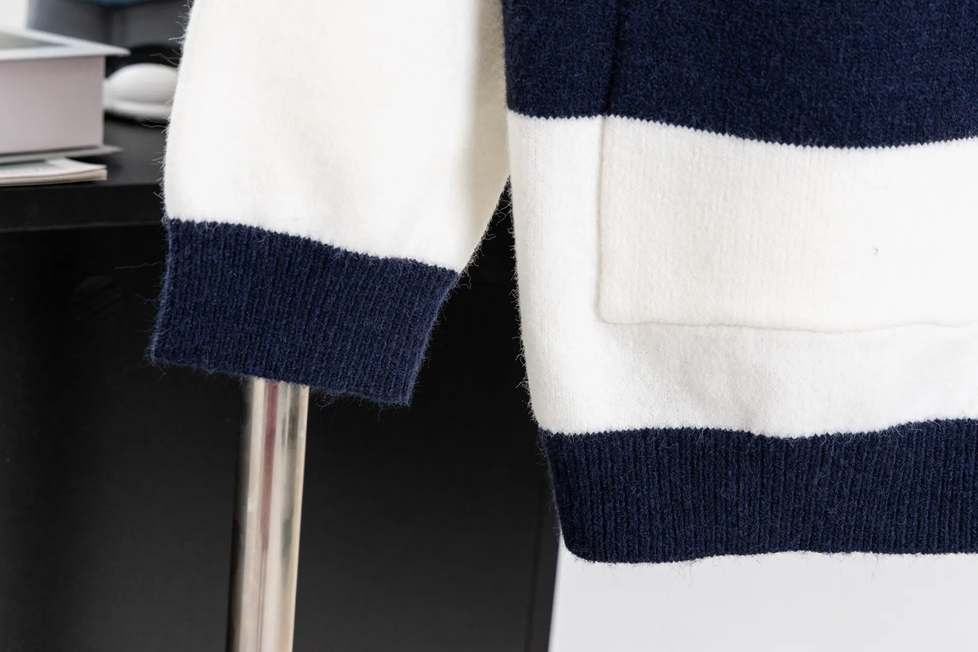 Striped V-Neck Knit Cardigan D18020235 — view 7
