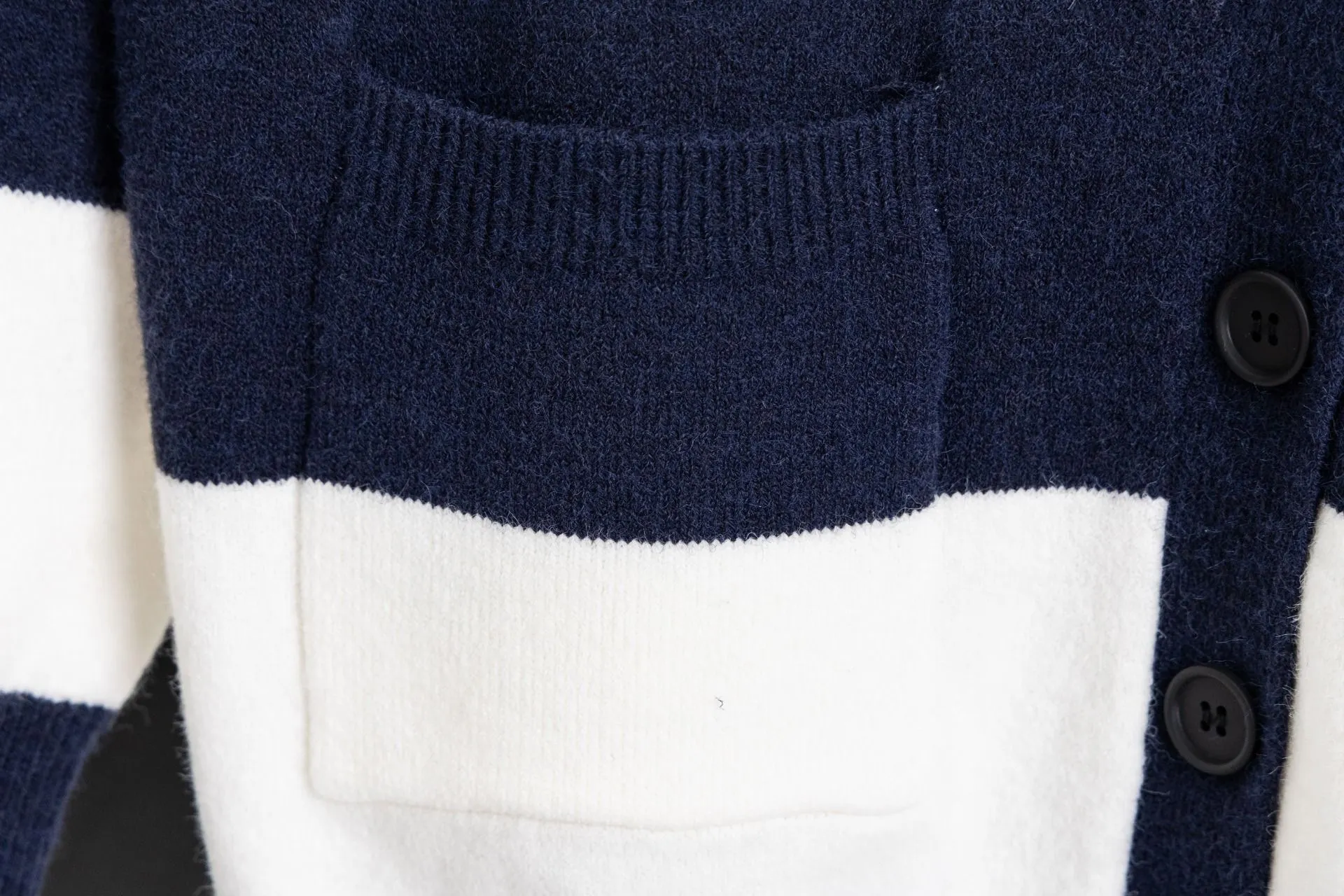Striped V-Neck Knit Cardigan D18020235 — view 8