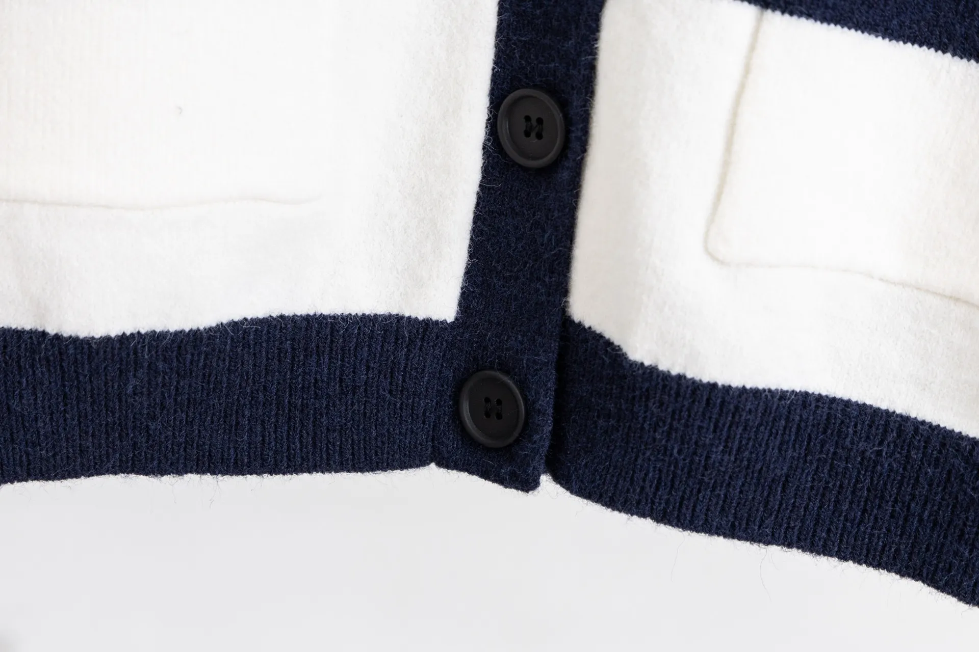 Striped V-Neck Knit Cardigan D18020235 — view 9