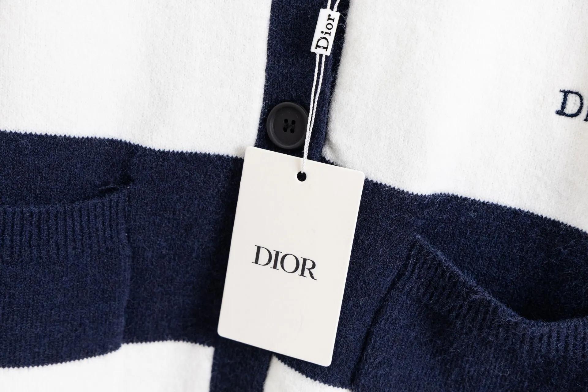 Striped V-Neck Knit Cardigan D18020235 — view 13