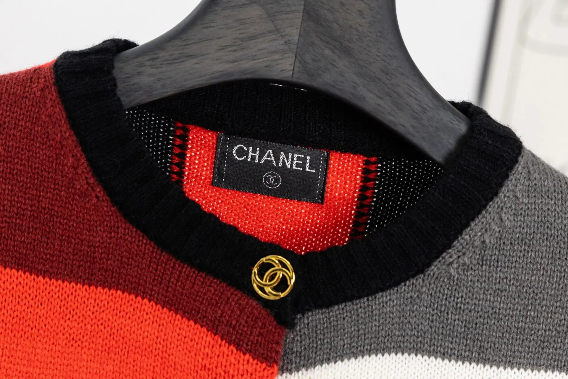 Color-Block Patchwork Knit Cardigan D19520243 — view 3