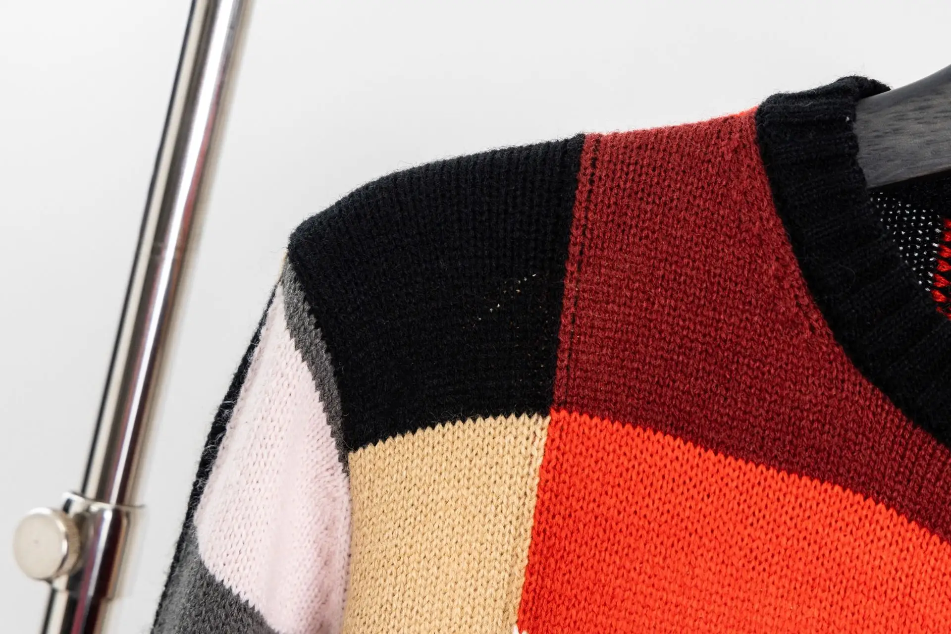 Color-Block Patchwork Knit Cardigan D19520243 — view 5