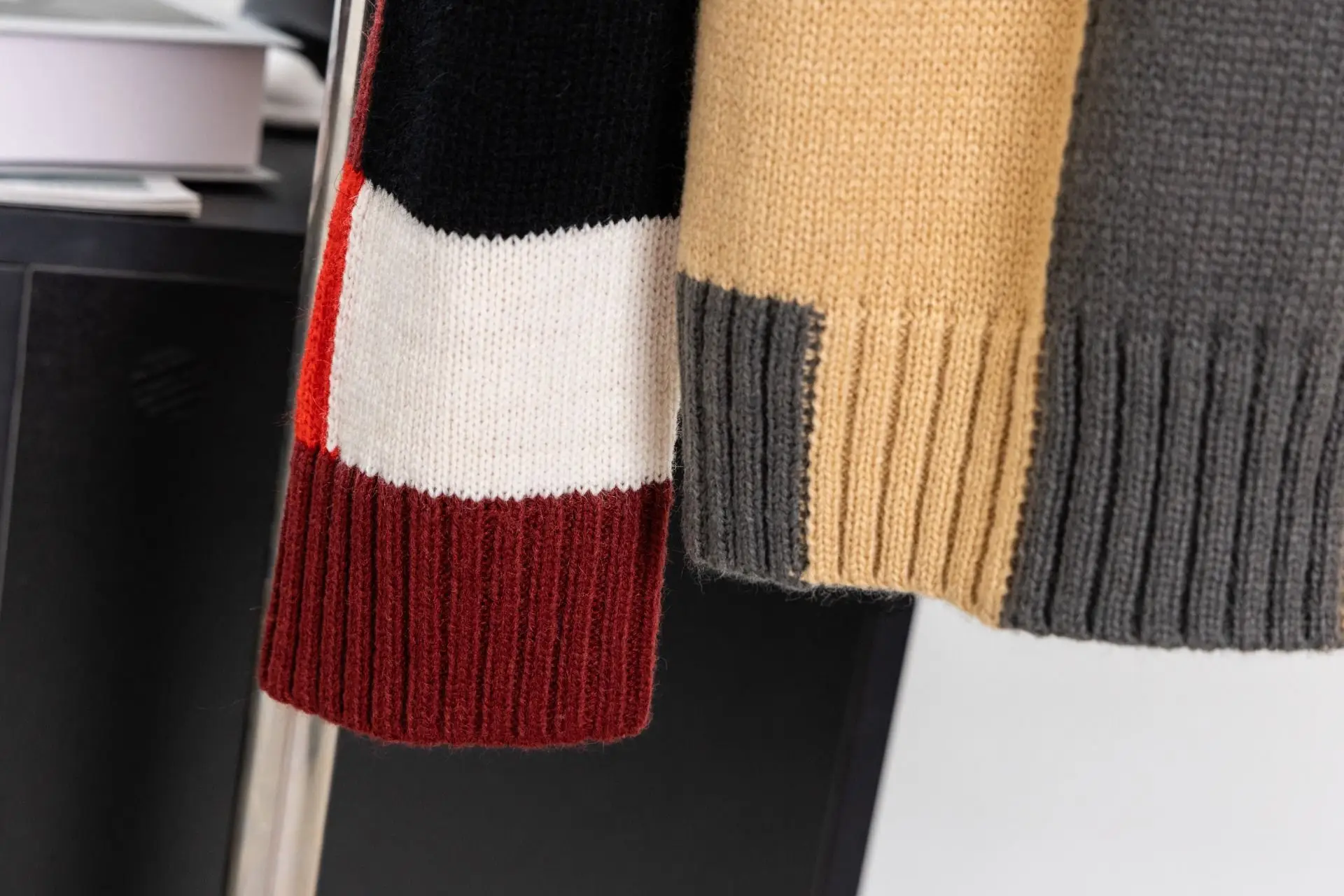 Color-Block Patchwork Knit Cardigan D19520243 — view 7