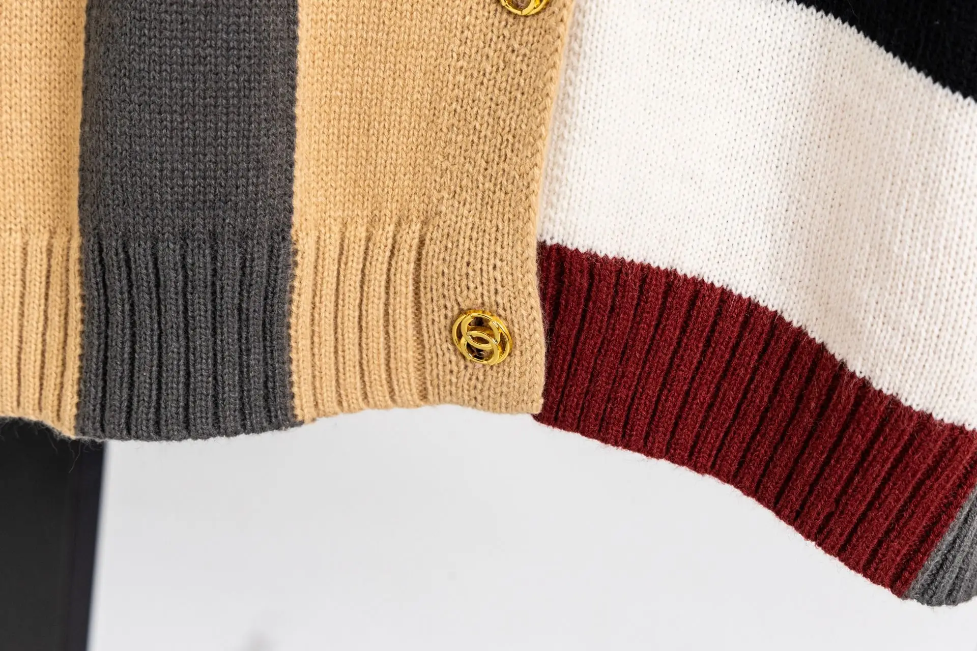 Color-Block Patchwork Knit Cardigan D19520243 — view 8