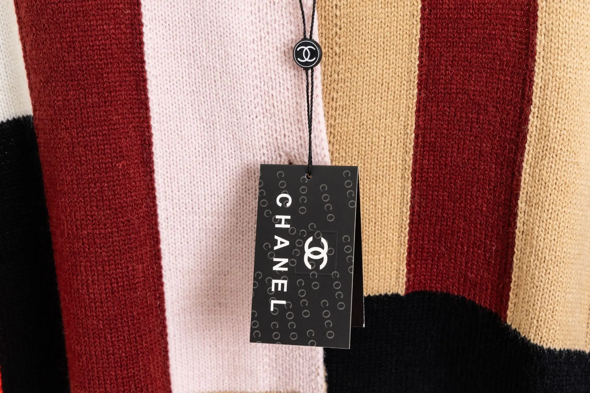 Color-Block Patchwork Knit Cardigan D19520243 — view 9