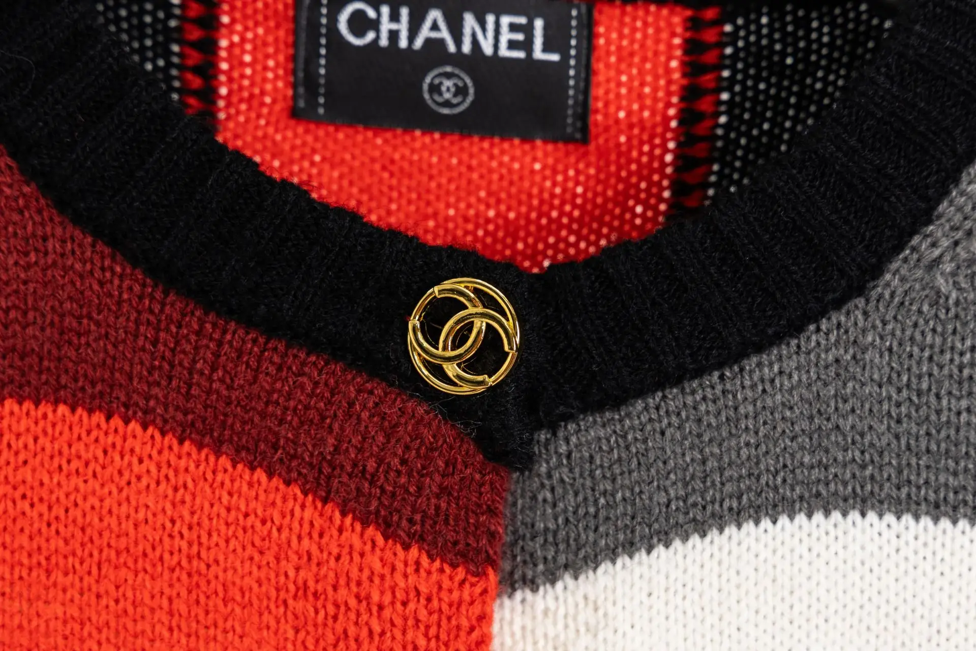 Color-Block Patchwork Knit Cardigan D19520243 — view 10