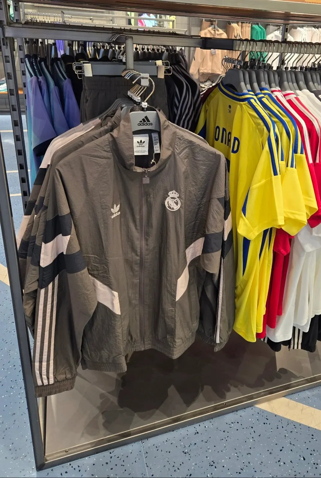 Adidas Real Madrid Color-Block Track Jacket D21020231 — view 9
