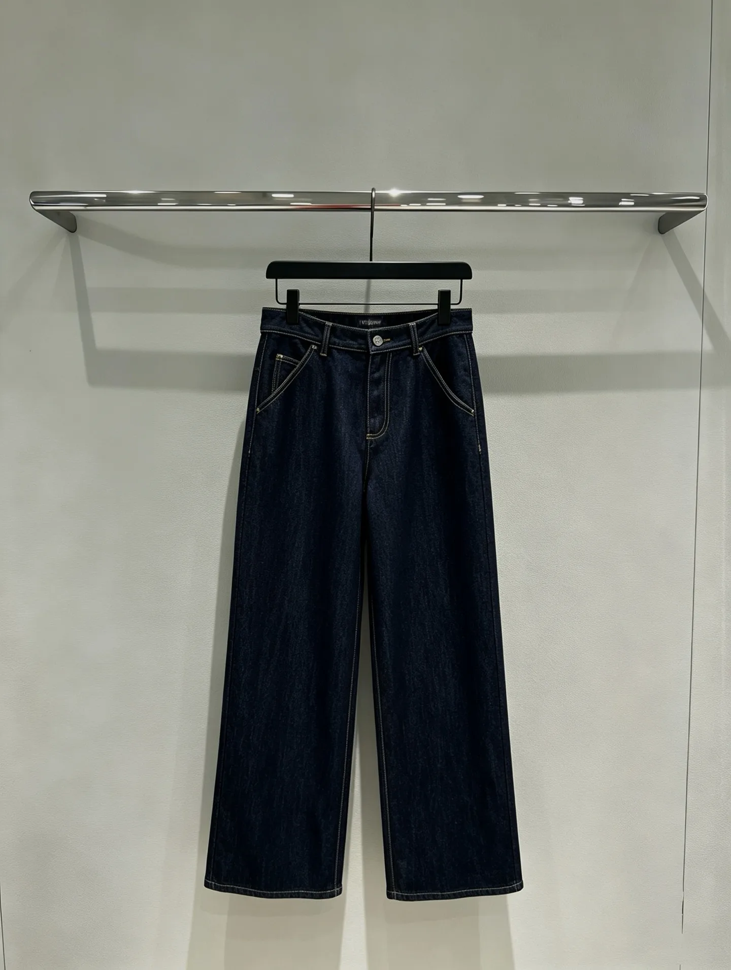High-Rise Wide-Leg Straight Jeans D20518995