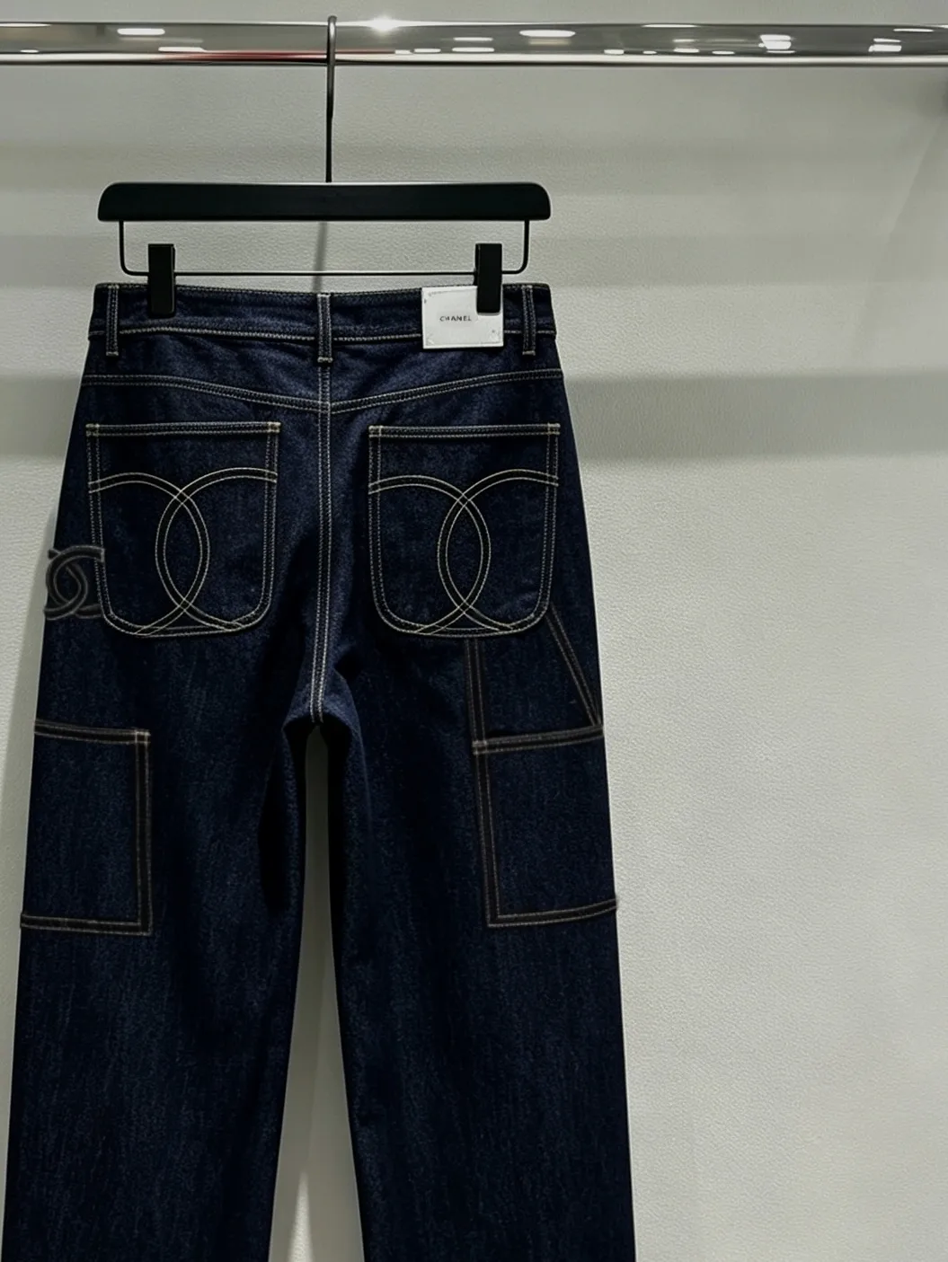 High-Rise Wide-Leg Straight Jeans D20518995 — view 4