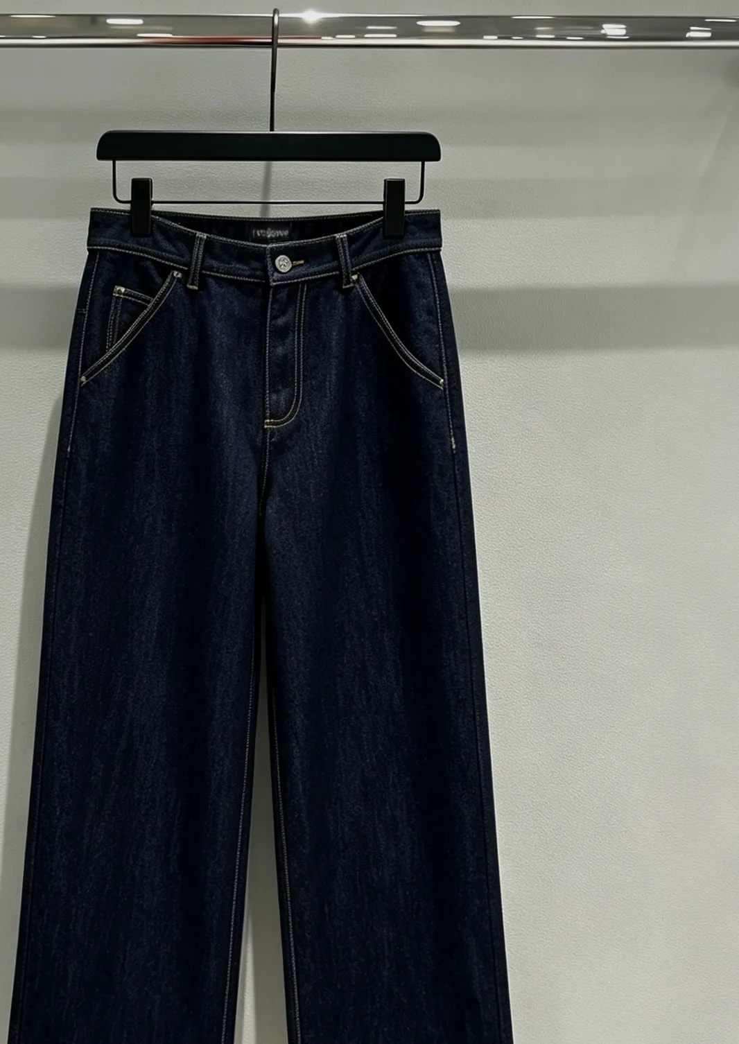 High-Rise Wide-Leg Straight Jeans D20518995 — view 5