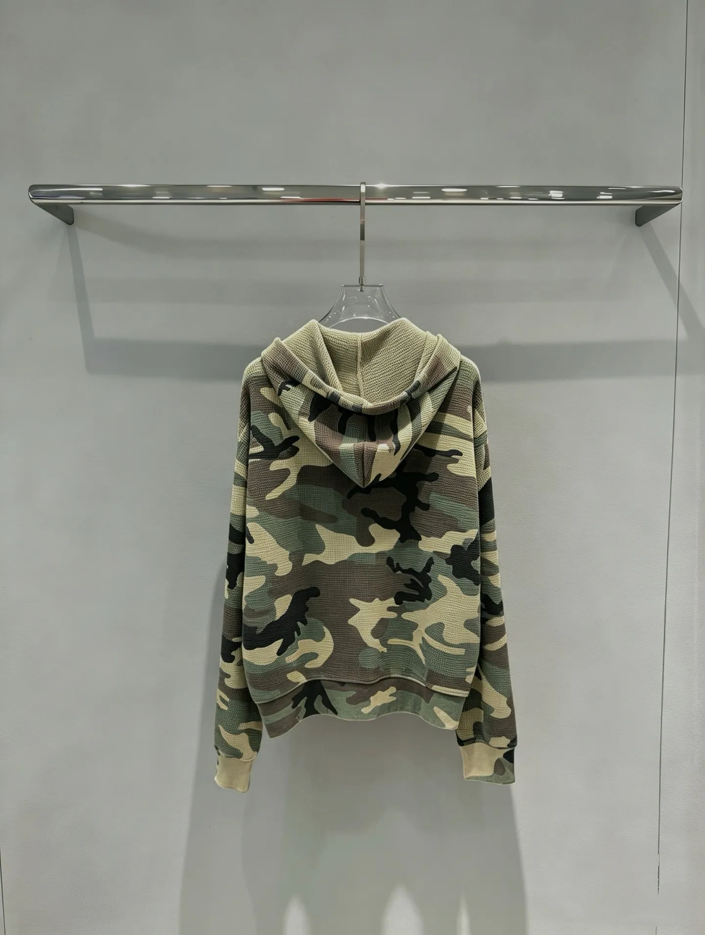 Camo Print Waffle-Knit Zip-Up Hoodie D23018988 — view 2
