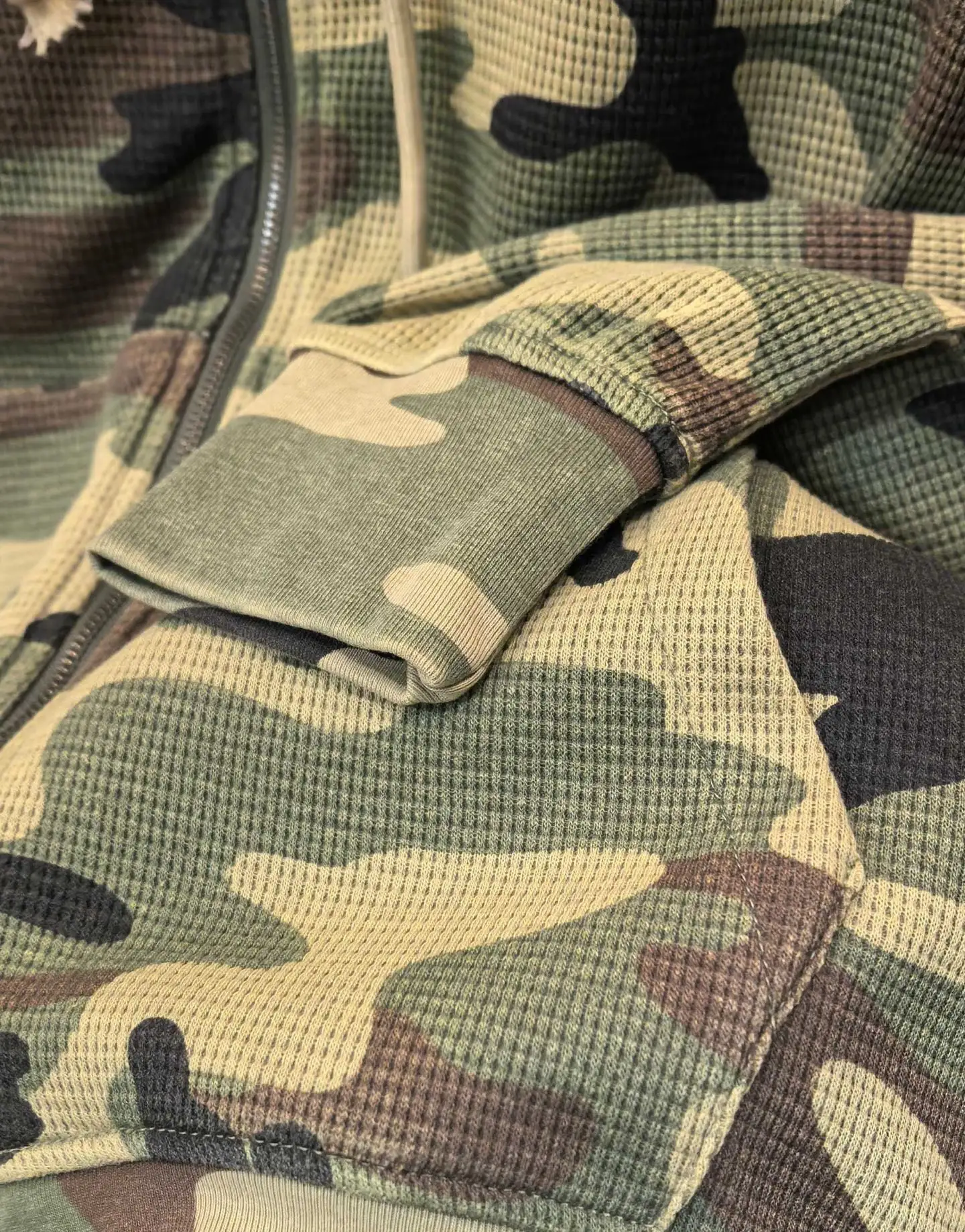 Camo Print Waffle-Knit Zip-Up Hoodie D23018988 — view 8