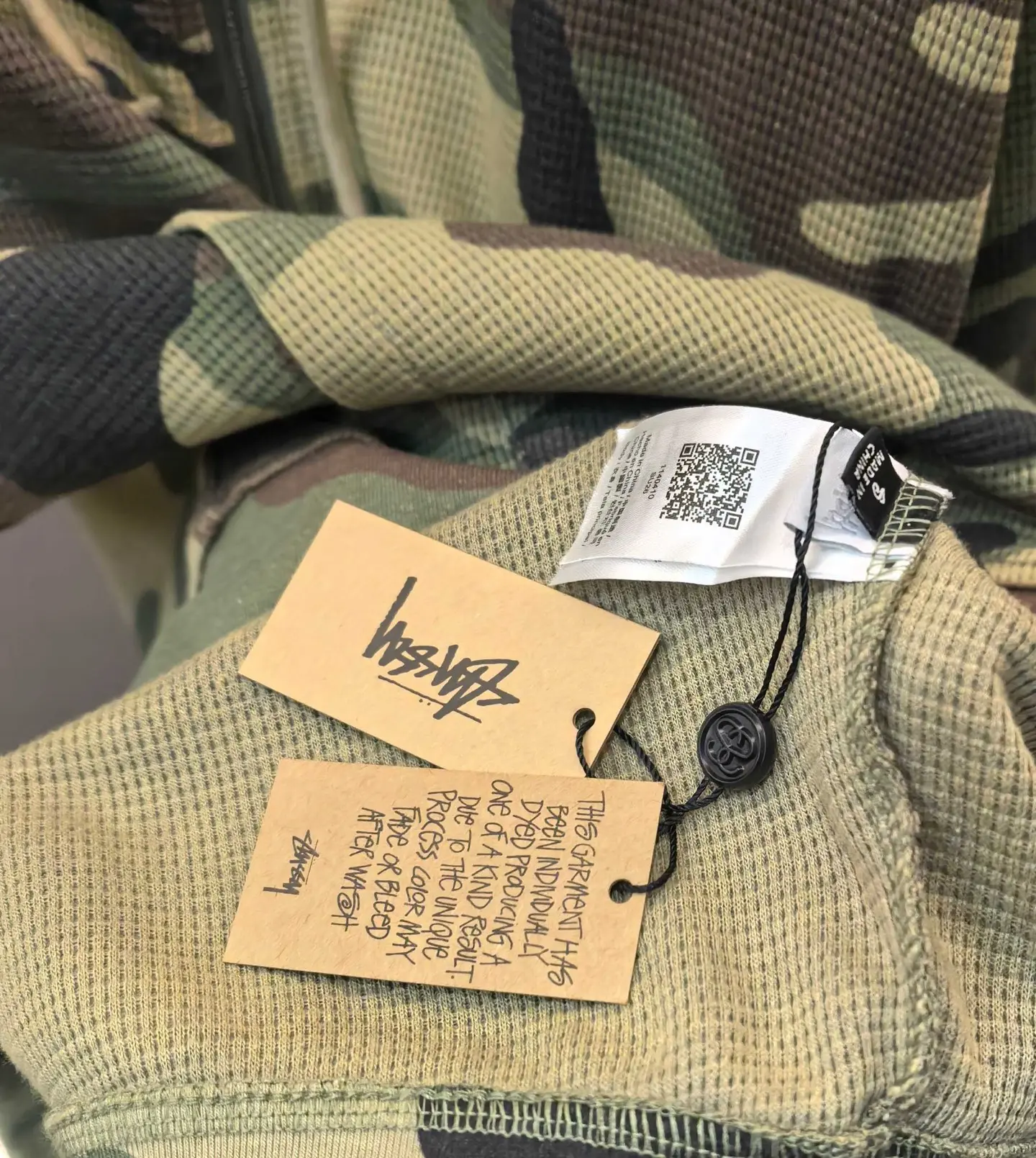 Camo Print Waffle-Knit Zip-Up Hoodie D23018988 — view 9