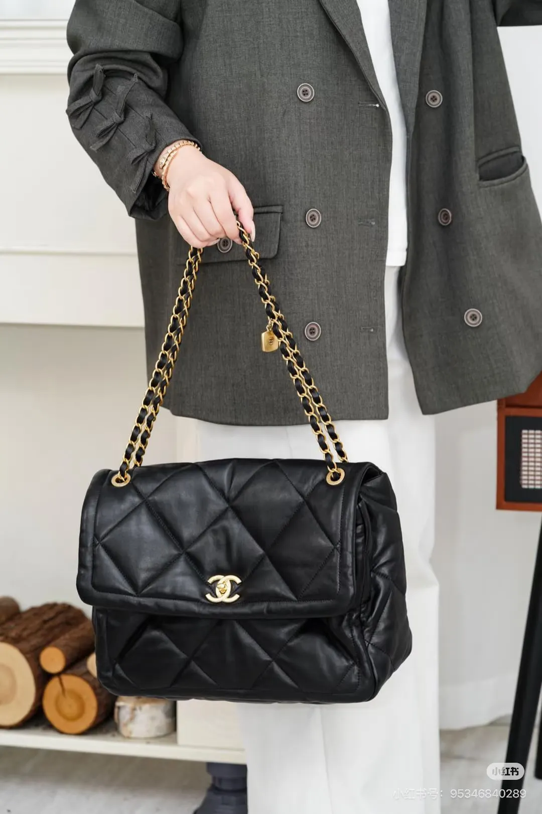 Chanel 25K Flap Chain Bag D36018194 — view 2