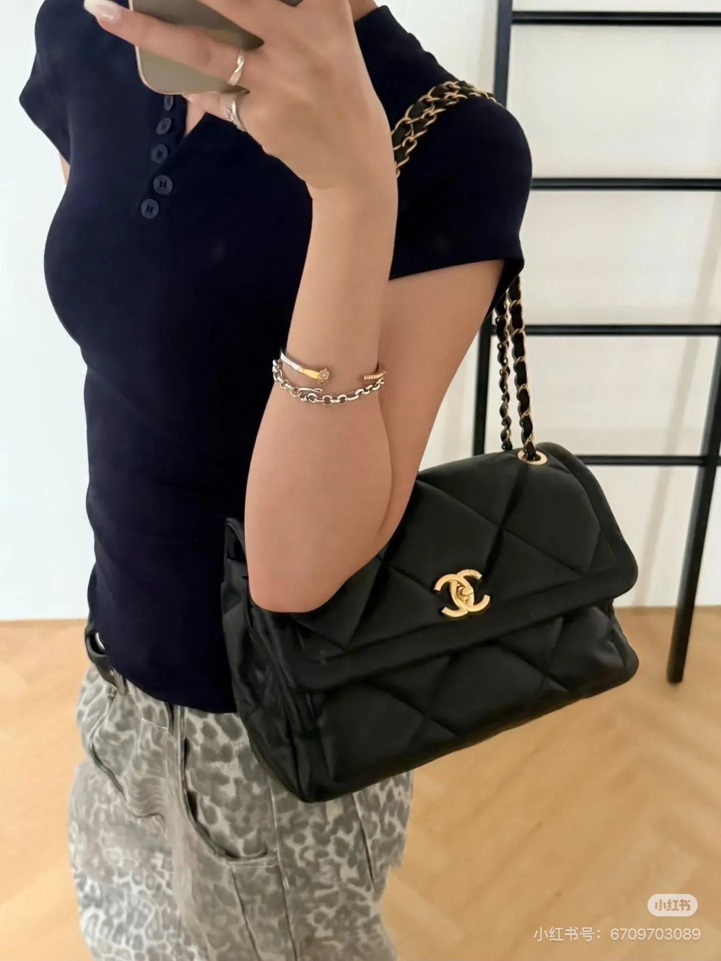 Chanel 25K Flap Chain Bag D36018194 — view 7